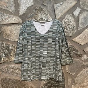 Wild Palms, 100% cotton 3/4 length sleeve v-neck top, Size L